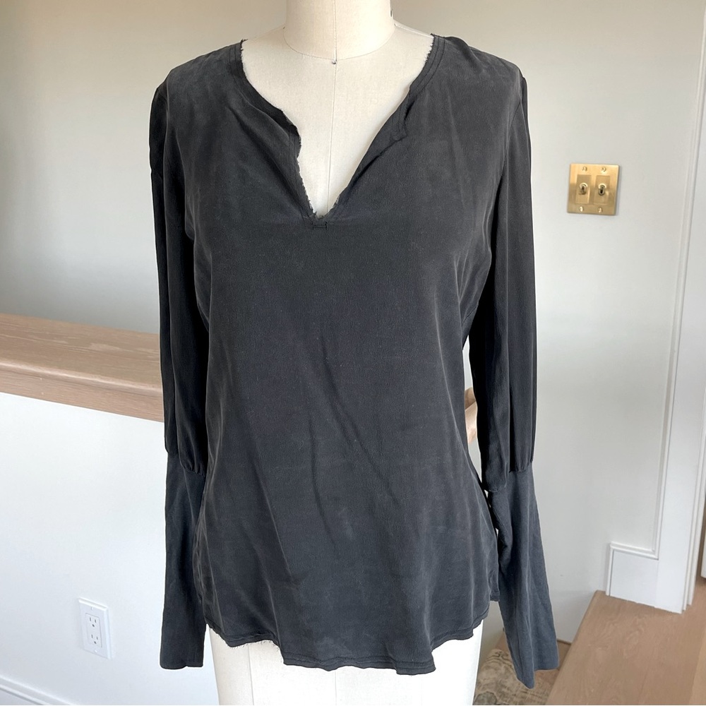 NWT Go By Go Washable Silk V-Neck Go Off the Cuff Shirt, washed black, Size XS